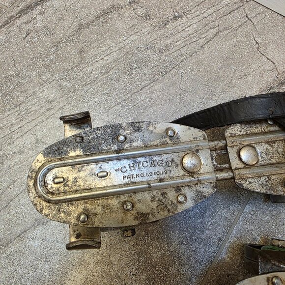 Vintage 1950's Chicago Metal Adjustable Roller Skates with key - Picture 5 of 12